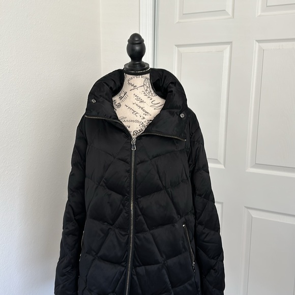 Kristen Blake Black Hooded Puffer Jacket - Picture 6 of 11